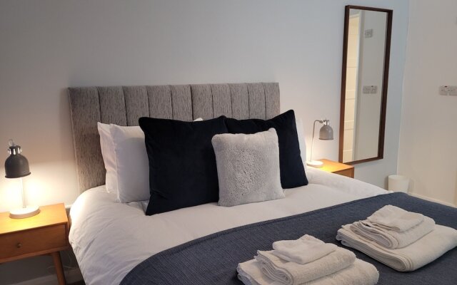 Crescent House Apartments