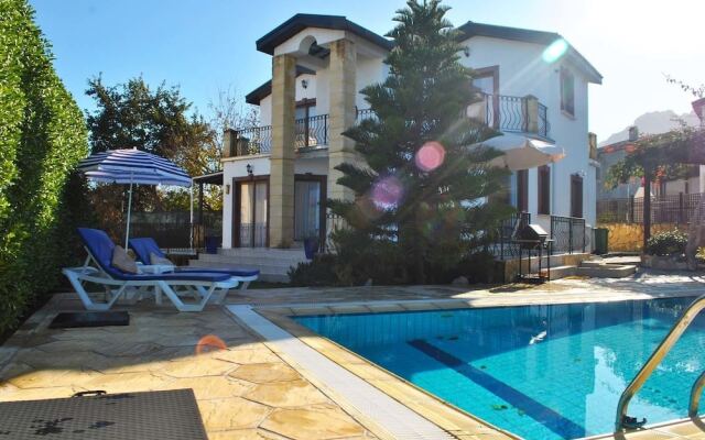 Villa Brooklands by Amy Villas