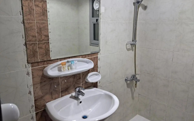 Top House Hostel