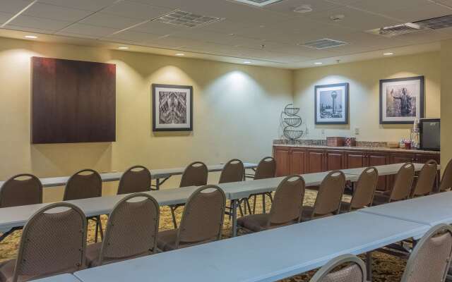 Country Inn & Suites by Radisson, Knoxville at Cedar Bluff, TN