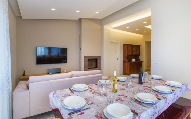 Nice Home in Arcidosso With Wifi and 5 Bedrooms