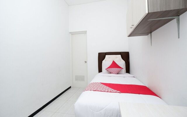 OYO 1884 Sunshine Hostel