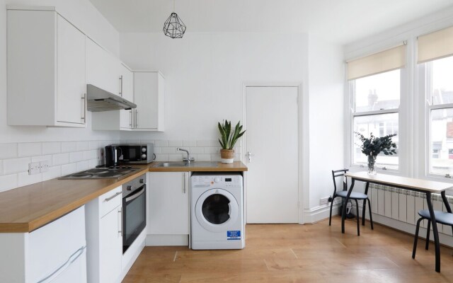 Bright Cosy Studio Perfect Base