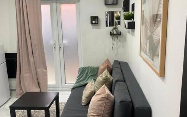 Tavi 3 by Mia Living Modern 1 bedroom apartment