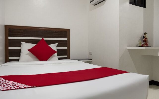 OYO 165 Circle-b Apartelle & Suites (Vaccinated Staff)