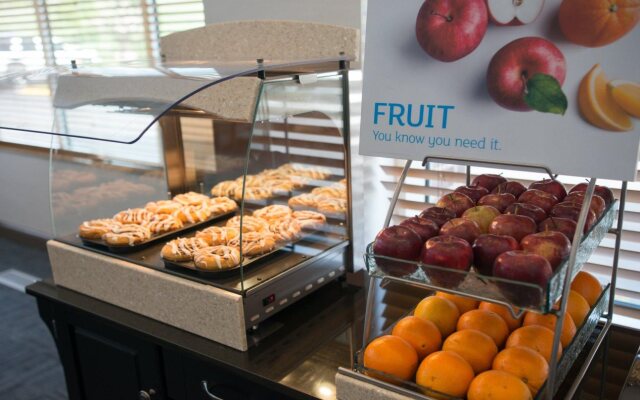 Holiday Inn Express Hotel & Suites Chanhassen by IHG