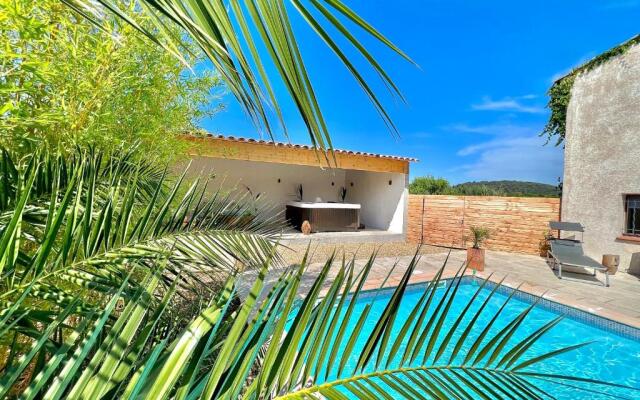 Studio avec jacuzzi et piscine