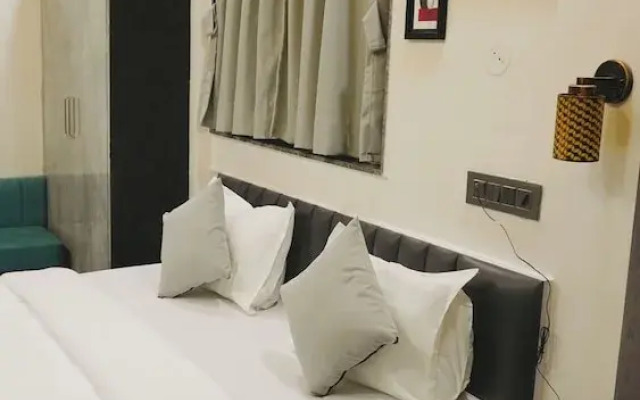 Hotel Sahara Residency