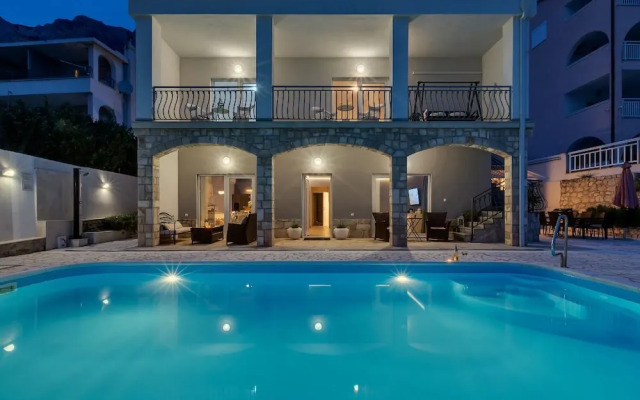 Ivo - With Pool - H