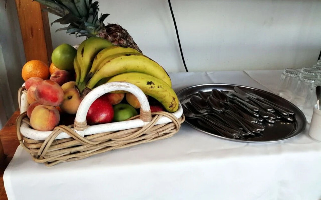 Alevines Playa el Emir Hostel & Suites
