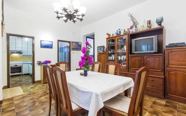 7 Olives Apartments