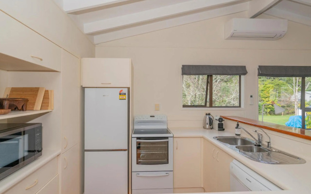 Cooks Crib - Cook's Beach Holiday Home