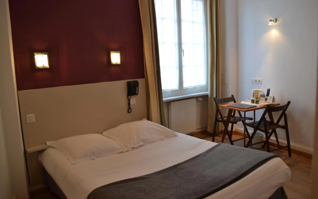 Hotel De La Porte Saint Pierre