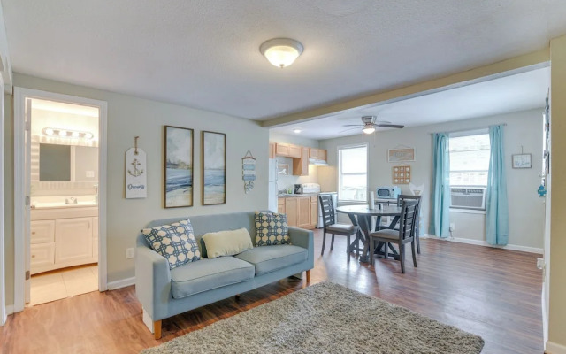Walk to Beach: Cozy Unit in Galveston!