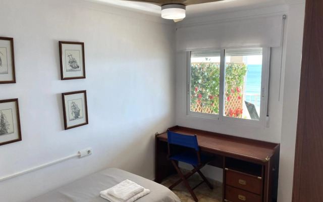 Beachfront and Renovated Apartment