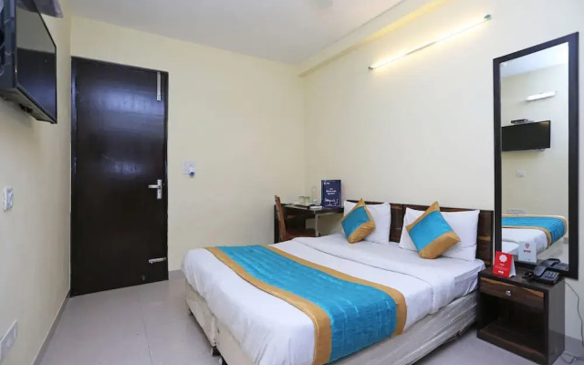 Oyo 4930 Home Stay Em Residency
