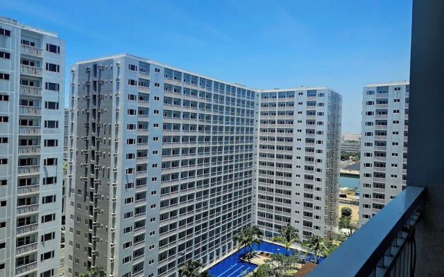 Hannah Crib at Shore Residences