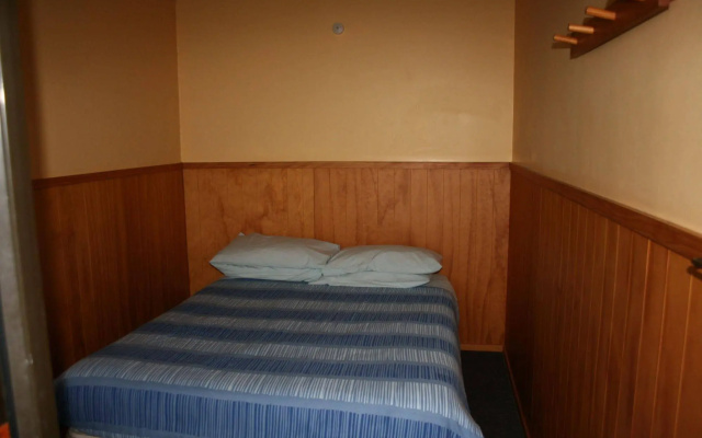 The Backyard Inn – Guest Rooms – Rotorua