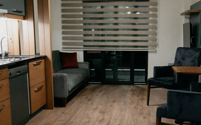 Ceneviz Suit Hotel