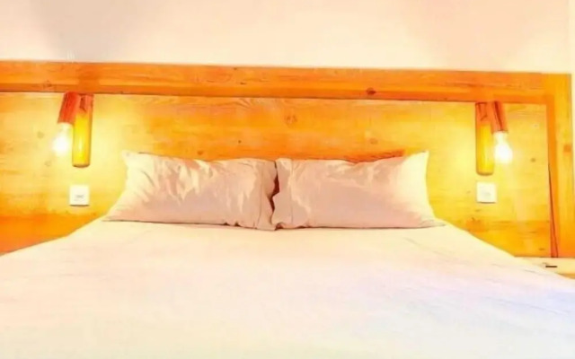 Nomades Riverside - Adventure Hostels & Coworking