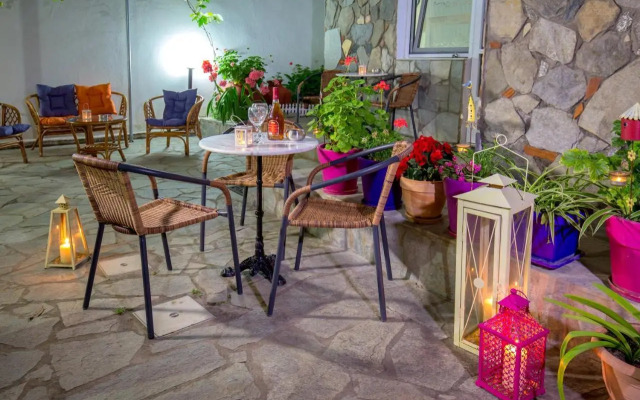 Famelia Studios Lampiris