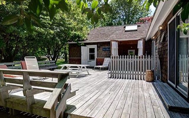 Village Latch Inn Hotel