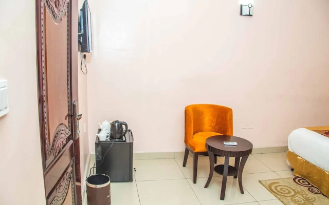Royal Crest Hotel & Suites