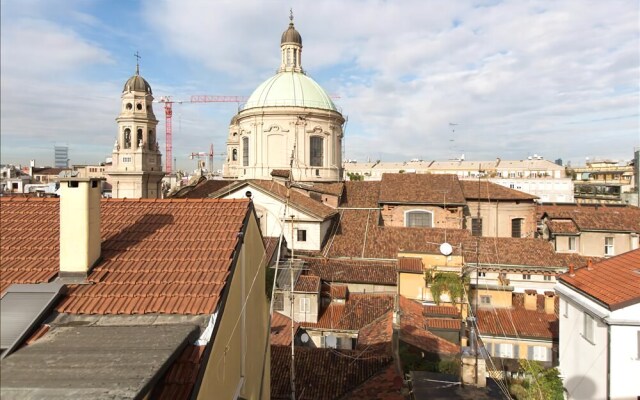 Bright 2bdr Duplex Close to Duomo