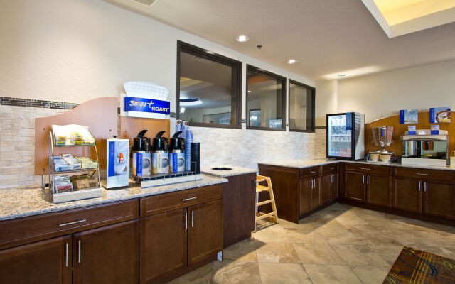 Holiday Inn Express Hotel & Suites Denver East-Peoria Street by IHG