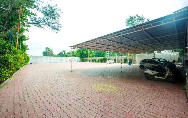 FabHotel Bee Town A.B Road
