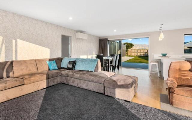 Pisa Oasis - Cromwell Holiday Home