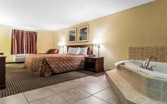 Country Hearth Inn & Suites