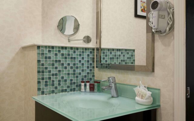 Holiday Inn Long Island-Islip Arpt East by IHG