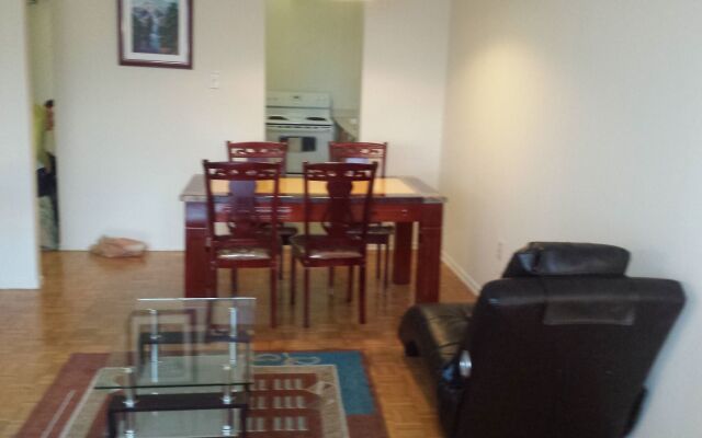 Toronto Furnished Living - Gerard St. E