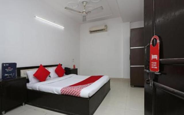 OYO 28411 Taj Guest House