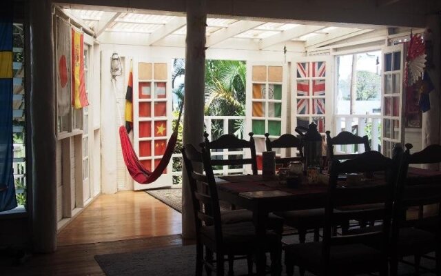 Colonial Lodge