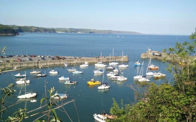 Modern Holiday Home in Saundersfoot with Garden