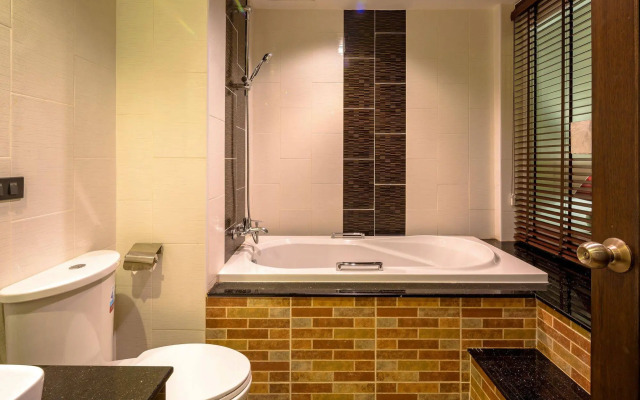 Tanawan Phuket Hotel