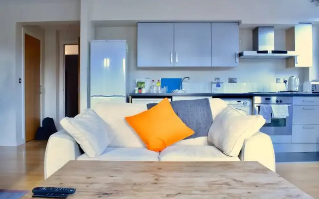 Spacious 2 Bedroom Stoke Newington Flat