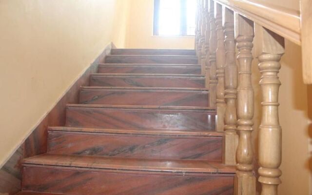 OYO 14779 Meera Motels & Residency