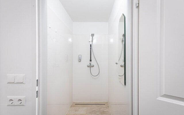 Space Homes Hostel - Inner City