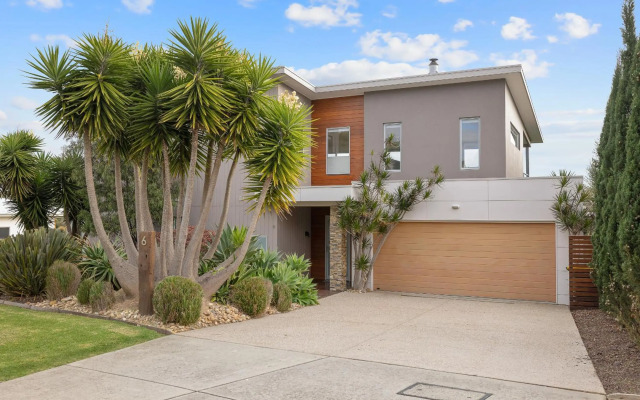 Saltwater Breeze Retreat