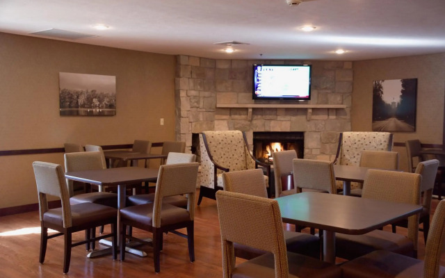 Ivy Court Inn & Suites