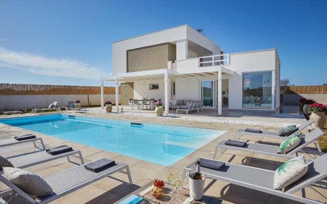 Sariva Villa CaseSicule - Private Pool, Beach at 50 m