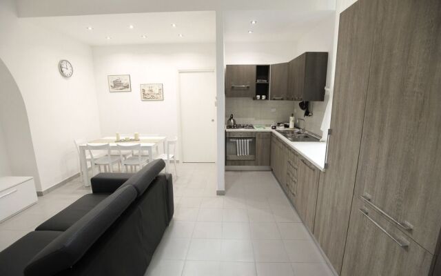 Laterano White Home - Colosseo