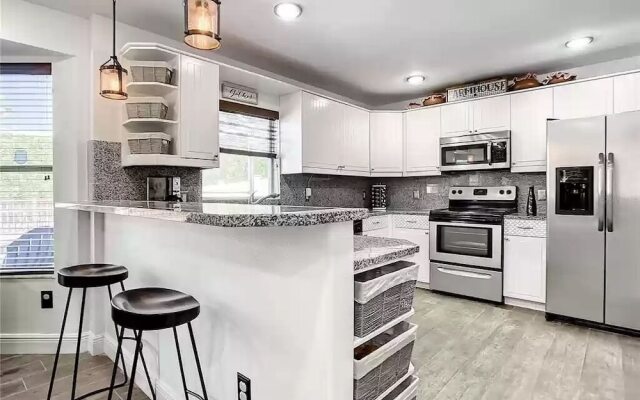 Windwood Villa 4 Bedroom Home by RedAwning