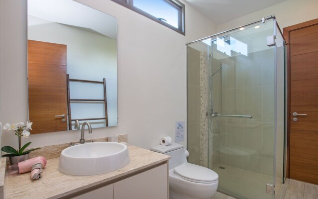 Trendy 4BR Villa Kari in KA Villas Rawai
