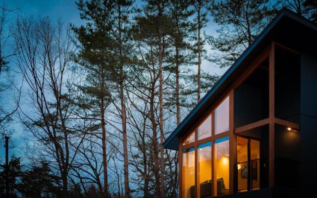 Black Crane Chalet by Hakuba White Fox Company