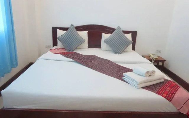 Ladtana Phetarmonchai Hotel