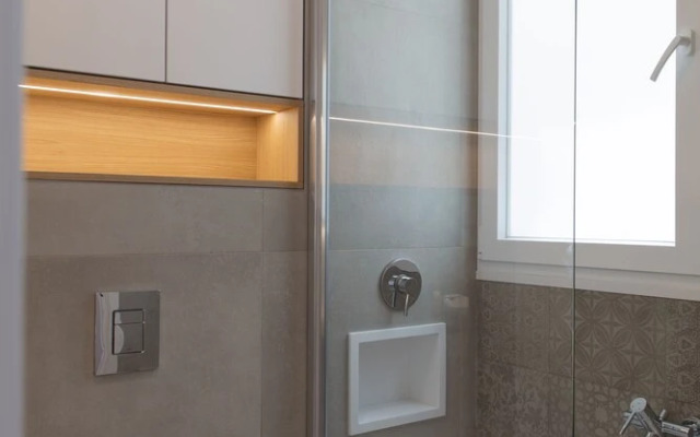 Chic & Central in Lively but Quiet Area